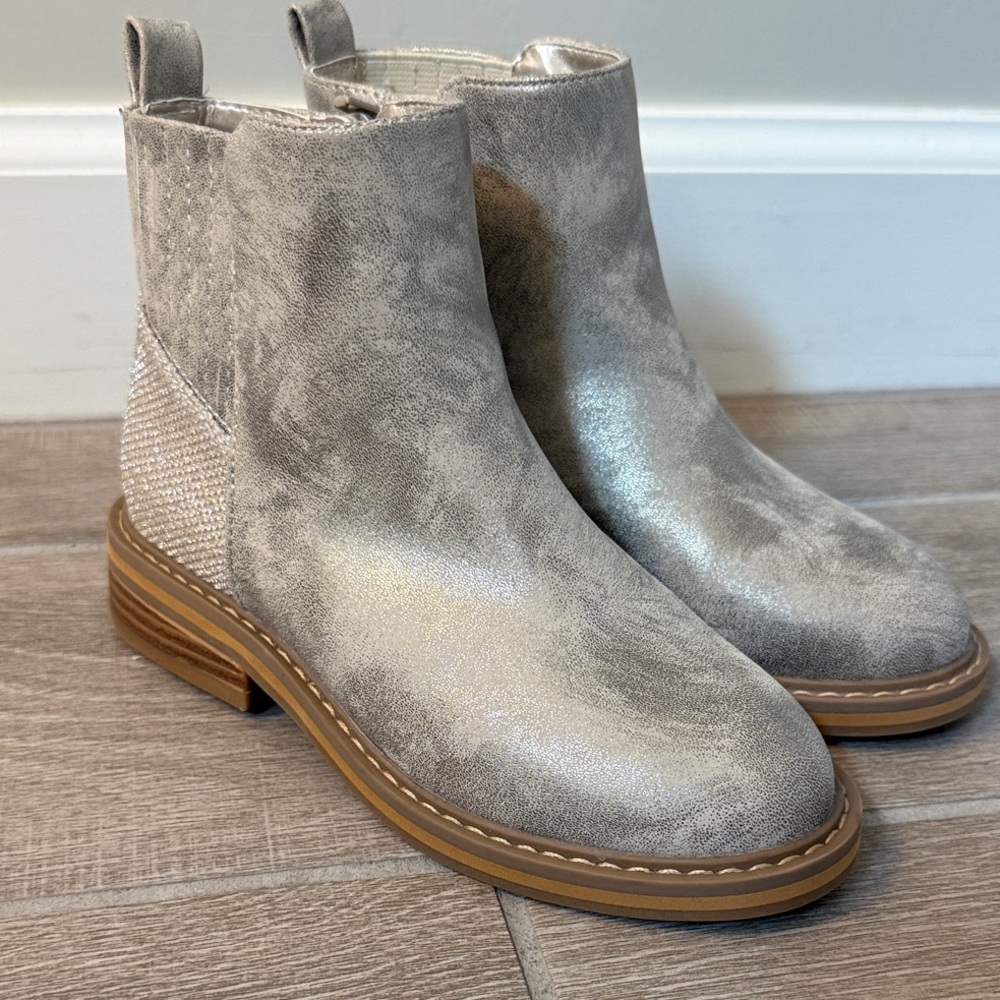 Nordstrom NWOT Shimmer boots Toddler size 12